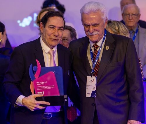 Homenagens a especialistas reconhece dedicação à Nutrologia