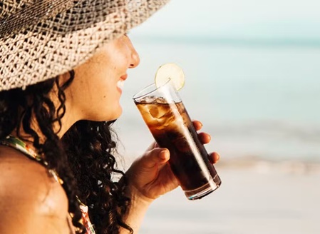 Vai à praia? Essas bebidas salvam quando o calor aperta