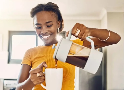 Café na rotina: 6 benefícios da bebida para a saúde
