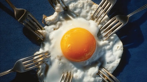 Por que você não para de pensar em comida (mesmo sem fome)   