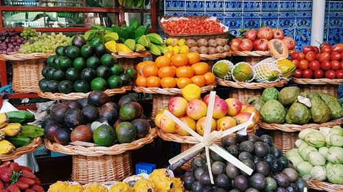 O que significam os Adesivos Colados nas Frutas?