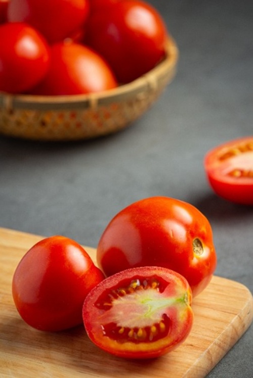Por que o tomate merece espaço no prato?