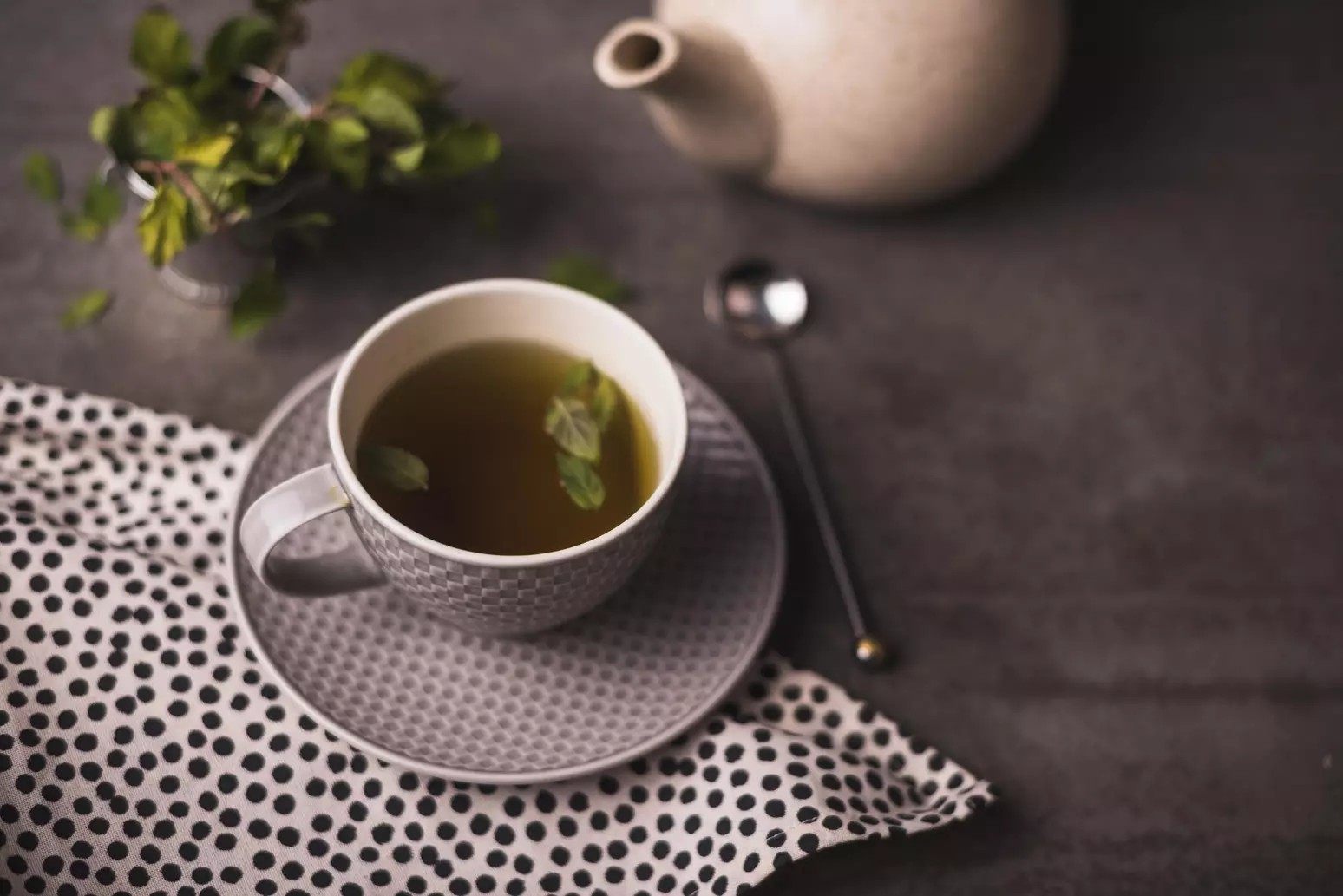 Chá verde ajuda a emagrecer? Verdade ou mito?  