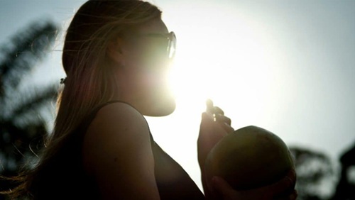 Tomar sol basta? Mitos e verdades sobre a vitamina D, segundo a ciência