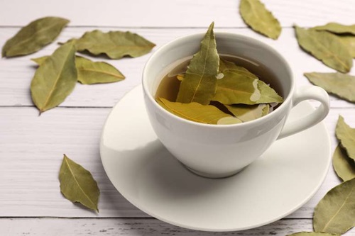 Existe diferença entre o chá de saquinho e o preparado com erva?Nutrólogo responde!