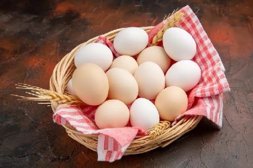 Ovos brancos, azuis,vermelhos. Existe diferença entre eles?